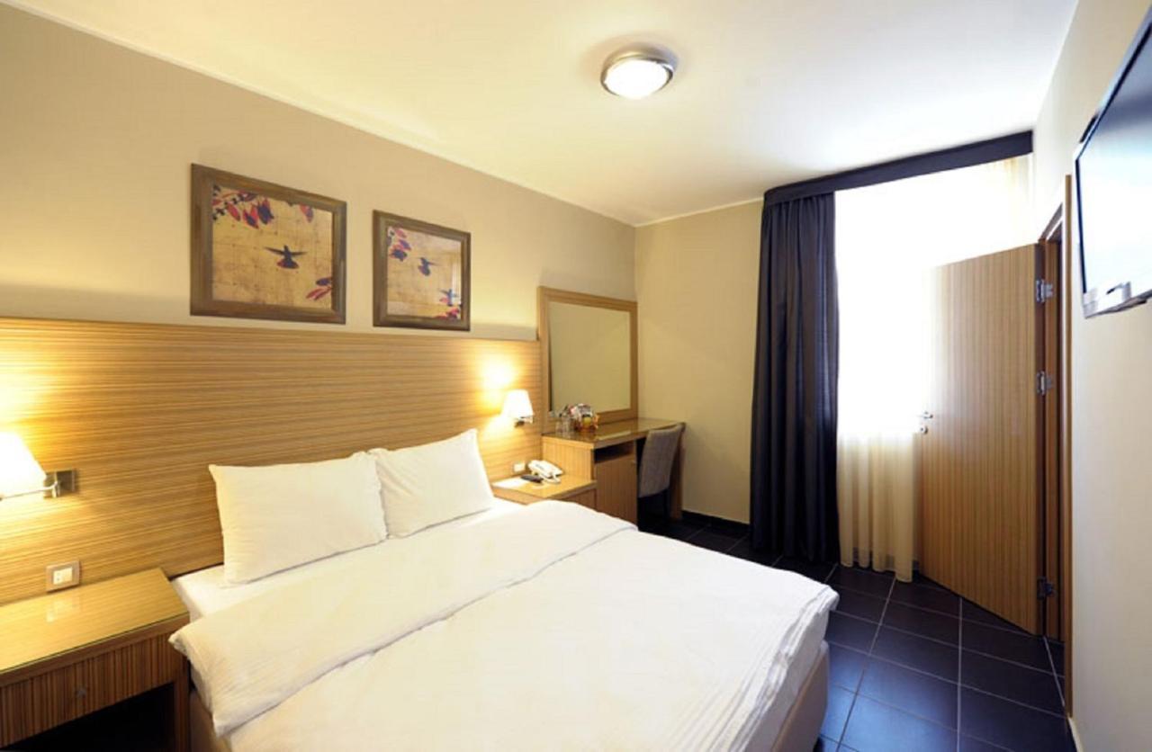 Hotel 1000 Ruza Belgrad Exterior foto