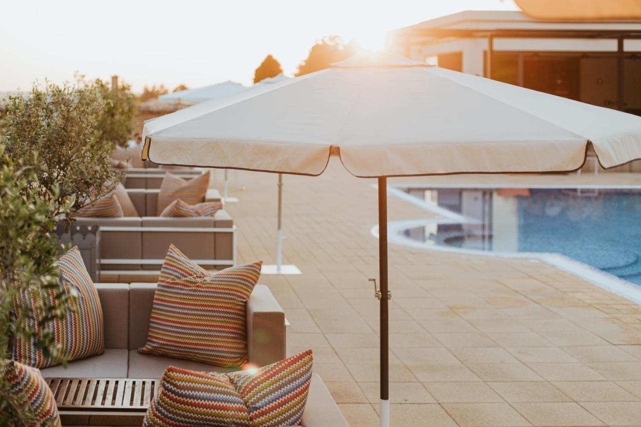 Hotel 1000 Ruza Belgrad Exterior foto