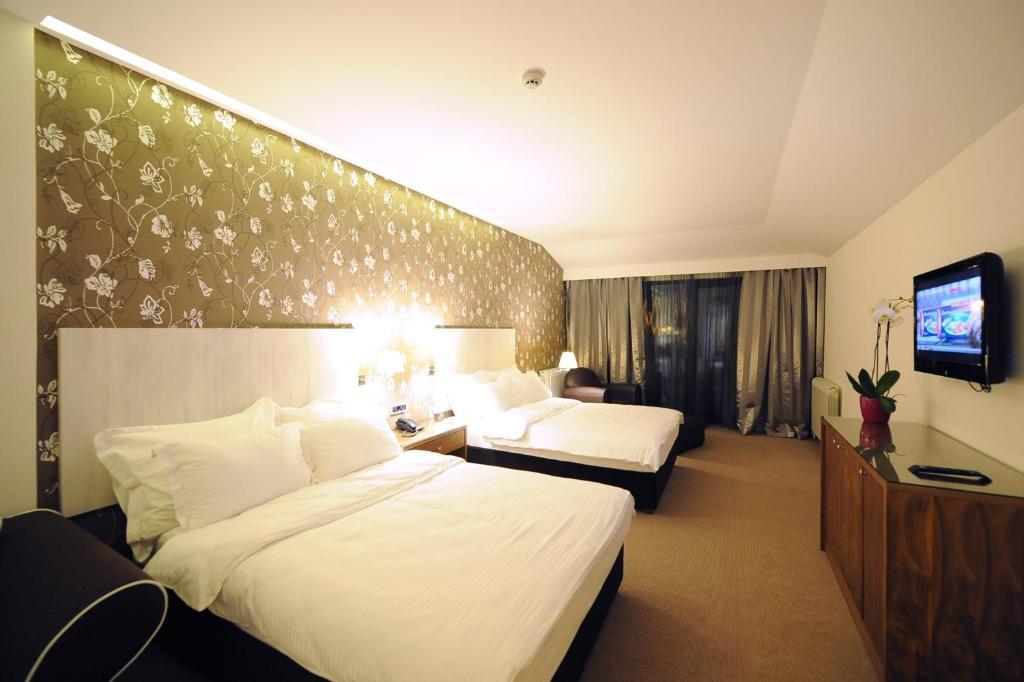 Hotel 1000 Ruza Belgrad Exterior foto