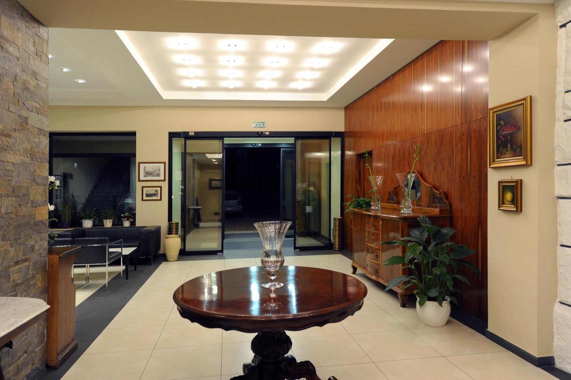 Hotel 1000 Ruza Belgrad Exterior foto