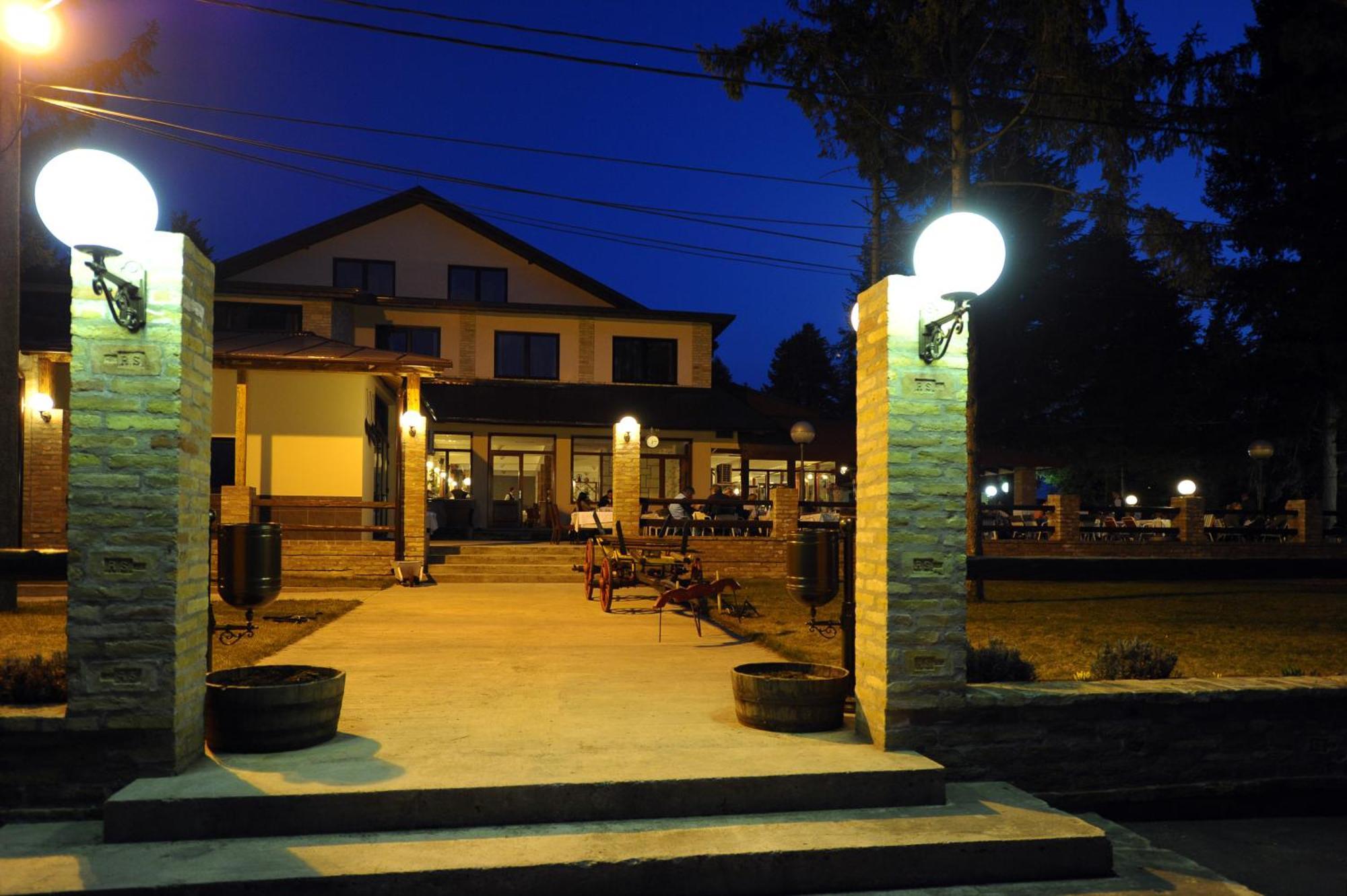 Hotel 1000 Ruza Belgrad Exterior foto