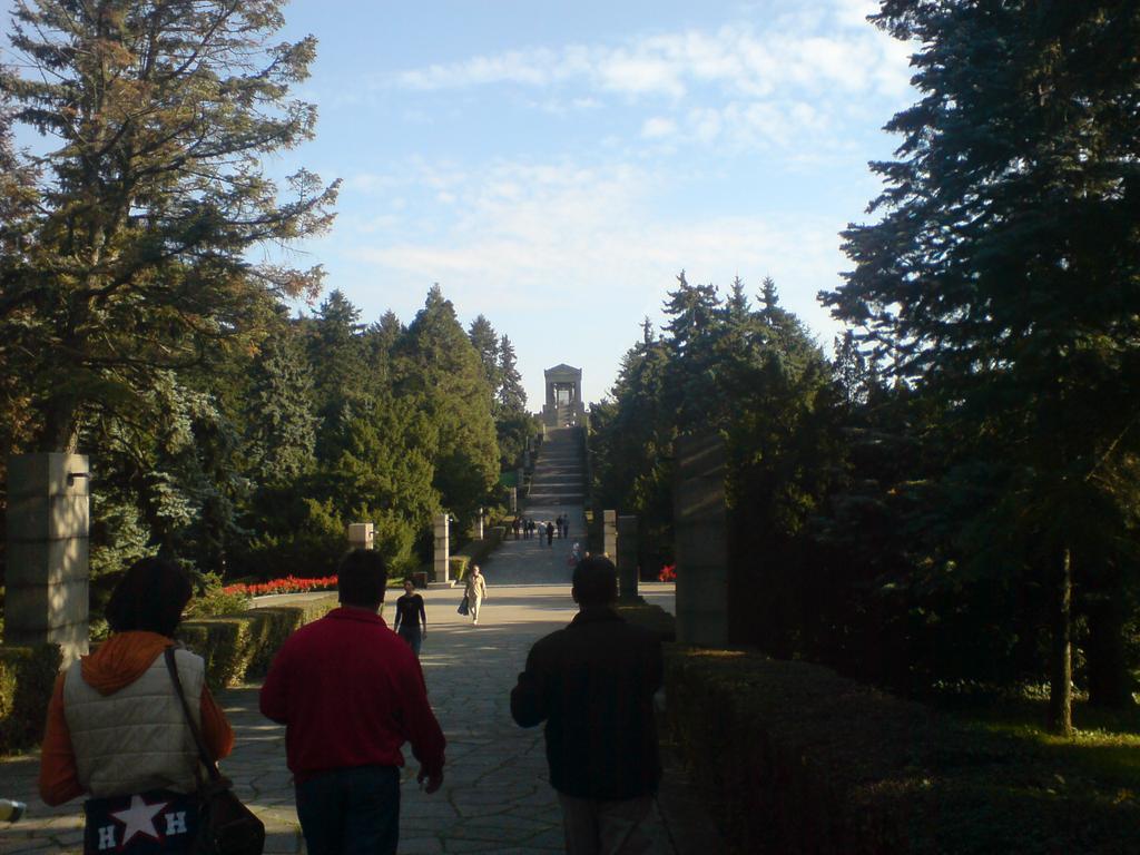 Hotel 1000 Ruza Belgrad Exterior foto