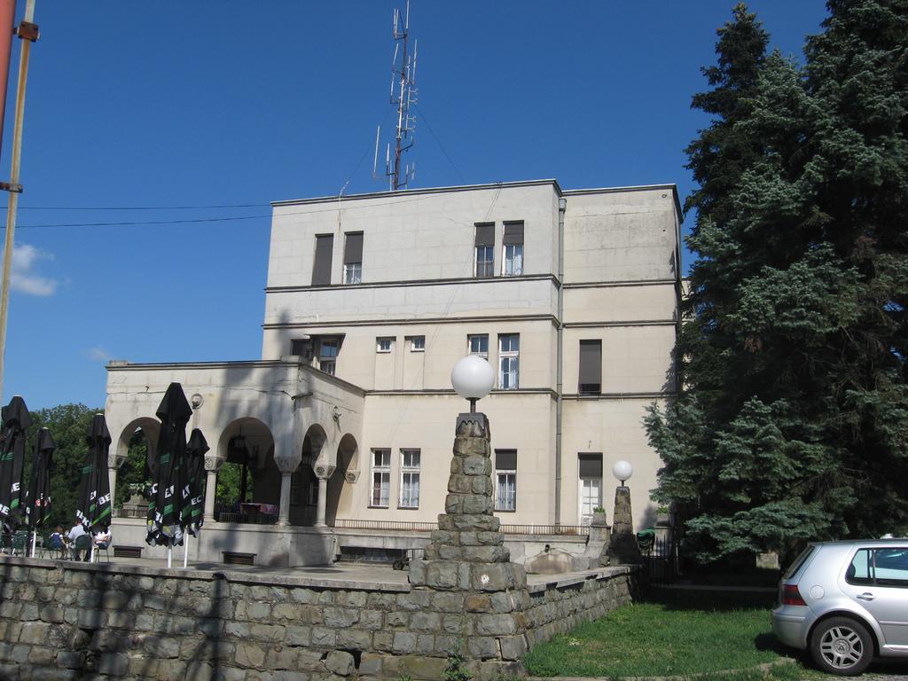 Hotel 1000 Ruza Belgrad Exterior foto